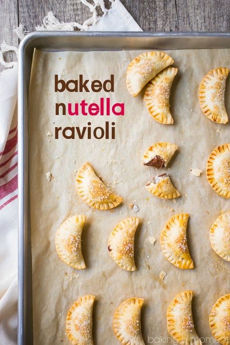 Baked Nutella Ravioli: buttery, flaky pastry surrounding a dollop of chocolate hazelnut spread. YUM! food desserts chocolate Dessert Ravioli Recipe, Bite Size Pies, Nutella Pie, Hazelnut Filling, Hazelnut Recipes, Key Lime Pie Easy, Fresh Fruit Tart, Fudge Cookies, Ravioli Recipe