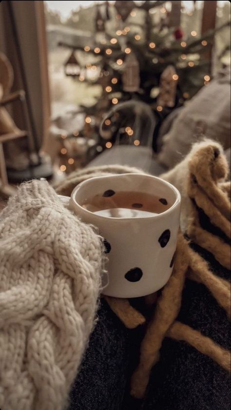 Sweet Cups, Winter Books, Cute Bunny Cartoon, Iphone Wallpaper Fall, Cosy Christmas, Cozy Aesthetic, Winter Magic, Holiday Pictures, Christmas Past