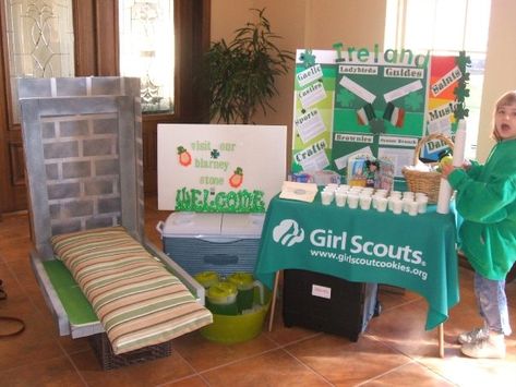 Girl Scout Law, Girl Scout Troop Leader, Brownie Girl Scout, Girl Scout Daisy, Girl Scout Activities, Daisy Scouts, Troop Leader, World Thinking Day, Girl Scout Juniors