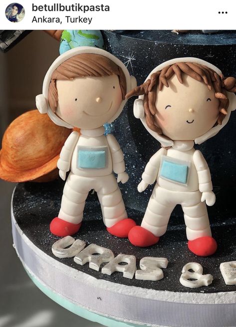 Fondant Girl, Boy Cakes, Baby Birthday Party Theme, Fondant Figures Tutorial, 5th Birthday Cake, Fondant Tutorial, Fondant Figures, Theme Cake, Sugar Paste