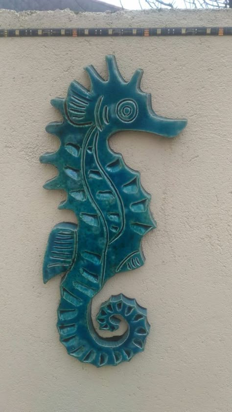 Ceramic Birds Sculpture, Clay Moulding, Pottery Handbuilding, Ceramic Wall Art, Sea Horse, Ceramic Animals, Pottery Crafts, Diy Pottery, Ceramics Pottery Art