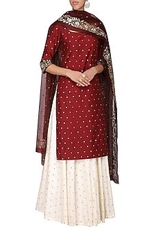 Wine embroidered kurta with ivory skirt set available only at Pernia's Pop Up Shop. Traditional Lehengas, Designer Mehendi, Pakistan Dress, Mehendi Outfits, Ivory Skirt, Designer Lehengas, Long Kurtis, Long Kurta, Sharara Suit