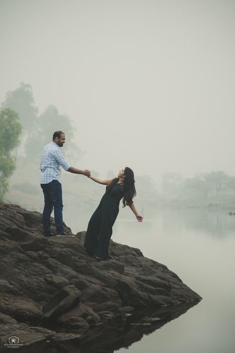 Riverside prewedding shoot Riverside Couple Photoshoot, Prewedding Poses, Side Pose, Prewedding Shoot, Pregnancy Pics, River Side, Maternity Photography Poses Pregnancy Pics, Lake Photography, Couple Picture