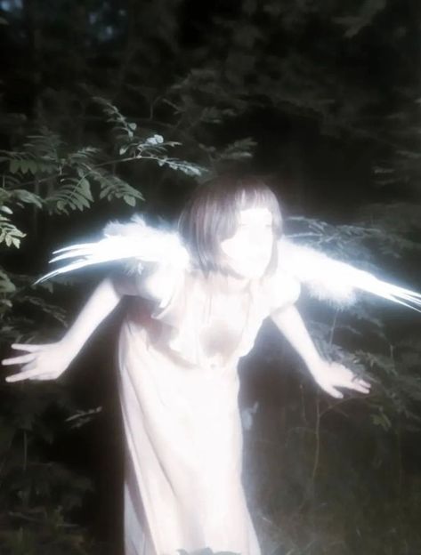 Y2k Angel Costume, White Ghost Aesthetic, Horror Angel, Angel Horror, Angel Core Aesthetic, White Heaven, Angelcore Aesthetic, Angelic Aesthetic, Gothic Wallpaper