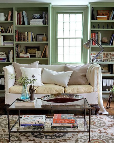 living room with green bookshelves Green Bookshelf, Green Bookshelves, Painted Bookshelves, Country Living Fair, Wall Green, Gray Wall, Green Paint Colors, Green With Envy, Green Rooms