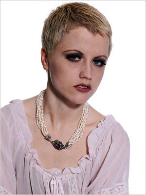 Pic-ing Cranberries Dolores O'riordan Hair, Dolores O'riordan 90s, Dolores O Riordan 90s, Aquarius Saturn, Dolores Cranberries, Aries Aquarius, Limerick Ireland, Virgo Aries, Dolores O'riordan