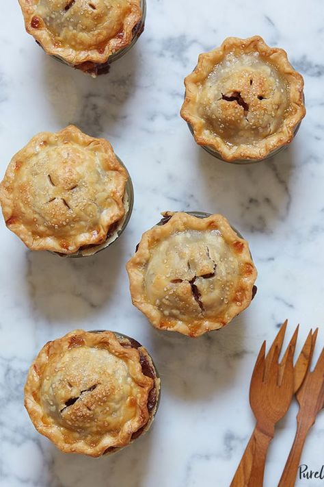 The Greatest Apple Dessert Recipes in the Whole Entire Universe via @PureWow Mason Jar Pies, Mini Mason Jar, Mason Jar Desserts, Fruit Recipe, Recipe Baking, Mini Mason Jars, Dessert In A Jar, Apple Dessert Recipes, Mason Jar Meals