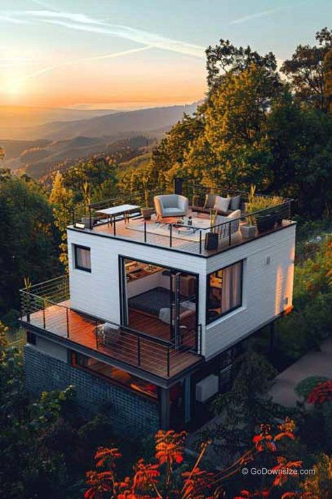 Meanwhile, the white exterior of this modern tiny house coupled with the clean lines and contemporary design of the roof deck creates a sleek and sophisticated look. Roof Decks, Small Beach Houses, Tiny House Luxury, Log Home Designs, Rooftop Terrace Design, Rooftop Design, A Frame House Plans, Small House Interior Design, Architectural Design House Plans