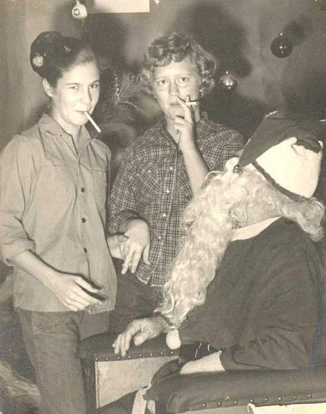 Creepy Vintage Family Christmas | Vintage Girls Smoking with Santa ~ 27 Funny & Creepy Family Christmas ... Awkward Family Christmas, Vintage Christmas Photos, Ghost Of Christmas Past, Xmas Photos, Bad Santa, Santa Photos, Creepy Christmas, Retro Photos, Christmas Family Photos