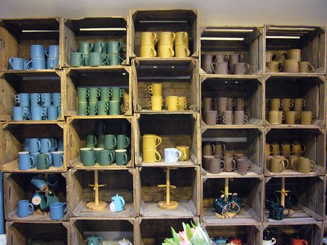 Mug display using old crates Display Mugs, Coffee Mug Display, Pottery Display, Display Retail, Old Crates, Mug Display, Cafe Ideas, Pottery Inspiration, Store Fixtures