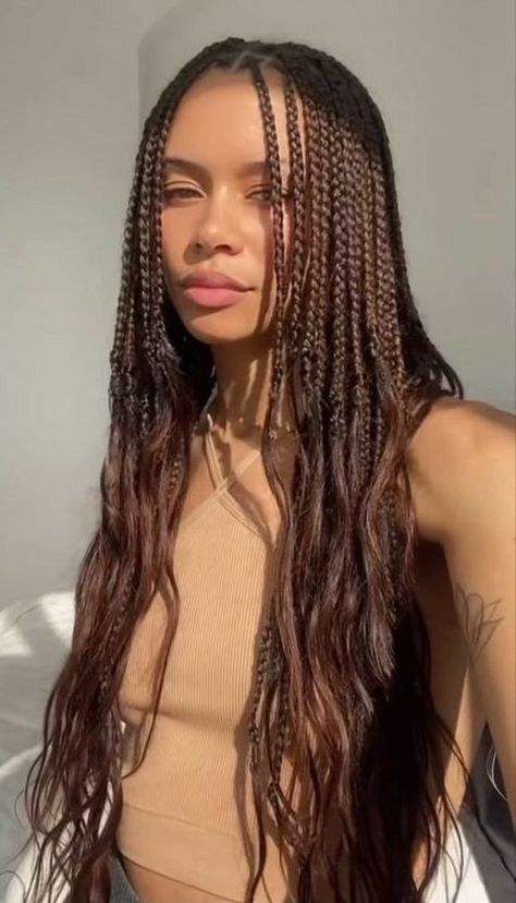 Undone Braids Hairstyles, Braided Hair Black Women, Box Braids Loose Ends, Wavy Ends Box Braids, Feathered Box Braids, Tyla Braids Boho, Boho Braids Straight Hair, Beyoncé Box Braids, Chocolate Brown Boho Braids