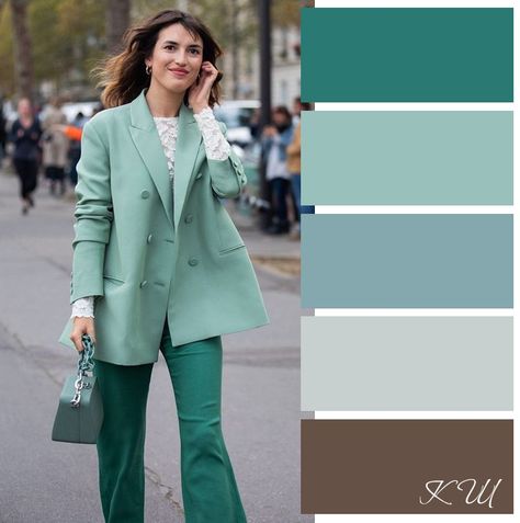 Grey With Green Outfit, Matching Colours Clothes, Mint Green Outfits, Autumn Color Palette Fashion, Mint Jeans, Outfits Primavera, Green Color Combinations, Combination Dresses, Colour Combinations Fashion