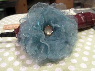 Shady Creek Lane: Tulle Flower Tutorial Tulle Ideas, Jean Ideas, Tulle Crafts, Headband Ideas, Sewing Project Ideas, Tissue Flowers, Diy Baby Headbands, Shabby Chic Flowers, Material Flowers