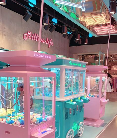 Retail Aesthetic, Creative Booths, Crane Game, Kawaii Store, Nightclub Design, Pastel Designs, Claw Machine, Cute Galaxy Wallpaper, Retro Arcade