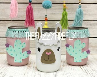 Lama Party Ideas, Llama Centerpieces Ideas Diy, Lama Party Decorations, Llama Birthday Party Decorations Diy, Llama Decorations, Llama Decor, Mason Jar Centerpiece, Llama Party, Llama Birthday