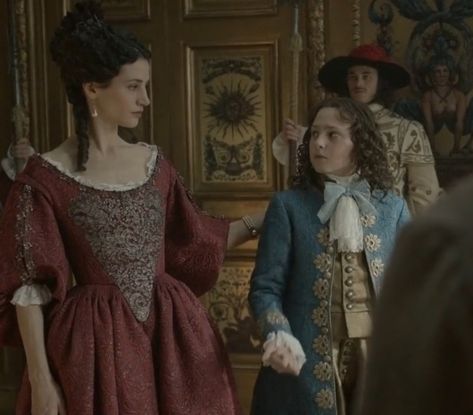 Versailles Show, 17 Century Fashion, Versailles Bbc, Show Couples, History Clothes, Historic Dresses, Versailles Tv Series, Historic Fashion, Historical Characters