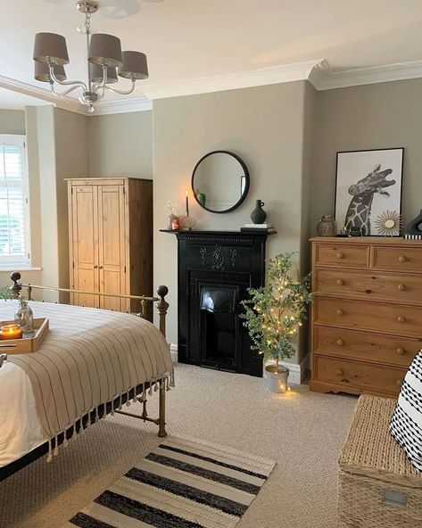 Farrow and Ball 5 Hardwick White reviews - PLAN Cozy Car Interior, Farrow And Ball Bedroom, Cozy Car, Room Decor Cozy, Victorian Bedroom, Fall Living Room Decor, Fall Living Room, Bedroom Wall Colors, Cottage Bedroom