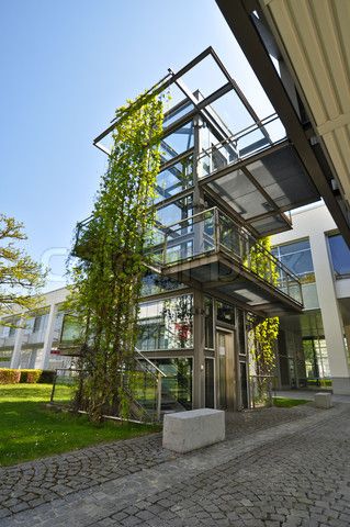 Glass Elevator Architecture, Outdoor Elevator Design, Glass Elevator Design, Transparent Elevator, Outside Elevator, Elevator Architecture, Exterior Elevator, Apartment Elevator, Outdoor Elevator