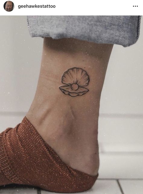 Pearl And Shell Tattoo, Pearl In A Shell Tattoo, Coquina Shell Tattoo, Tattoo Shell Seashells, Shell Pearl Tattoo, Tattoo Pearl, Clamshell Tattoo, Pearl In Clam Tattoo, Mini Shell Tattoo