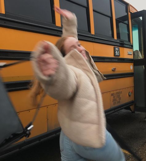 Highschool Girl Aesthetics, School Bus Ride Aesthetic, School Bus Aesthetic, Bus Aesthetics, Bus Aesthetic, Museum Outfit, Fitness Vision Board, Early Mornings, Bus Ride