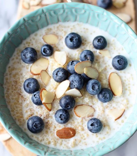 13 Breakfasts That Take Literally 5 Minutes to Make | SELF Breakfast Quinoa, Quinoa Breakfast, Blueberry Breakfast, Quinoa Recipes, Breakfast Bowls, Yummy Breakfast, A Bowl, Blueberries, Granola