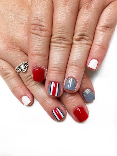 Football Fingernails, Ohio State Buckeyes Nails, Ohio State Nails Designs, Uga Nails, Ohio State Nails, Volleyball Nails, Alabama Nails, Football Nail Art, Football Nails