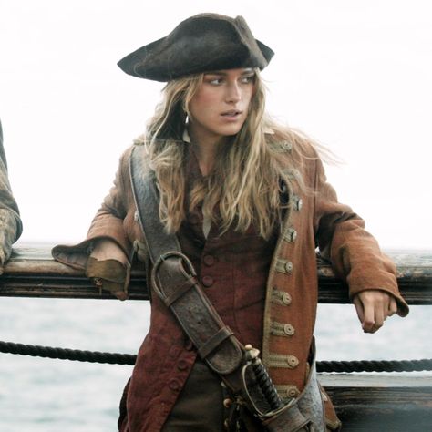 Elizabeth Swann Pirate, Elisabeth Swan, Pirate Clothing, Kaptan Jack Sparrow, Elizabeth Swann, Keira Knightly, Pirate Outfit, Ange Demon, Pirate Woman