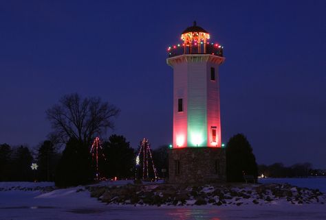 Fond Du Lac Lighthouse, Wisconsin Lakeside Park, Lighthouse Lighting, Harbor Lights, Beautiful Lighthouse, Canon 5d, Cape May, Holiday Lights, Scenic Views, Seattle Skyline