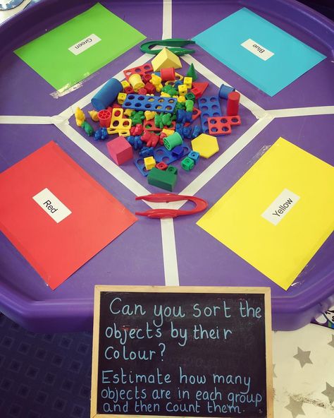 🌈 Maths sorting, estimating and counting activity. Including tweezers for fine motor skill practise and lots of colour! 🌈 #eyfsideas… Counting Games For Preschoolers, Early Years Activities, Early Years Ideas, Drawing Tables, Maths Eyfs, Math Sort, Early Years Maths, Numeracy Activities, Continuous Provision