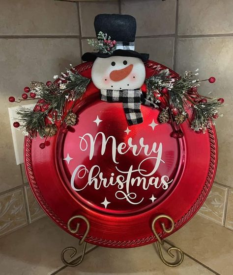 Charger Plates Christmas, Charger Plate Crafts, Christmas Centerpieces Diy, My First Christmas, Charger Plate, Plate Crafts, Holiday Crafts Christmas, Crafts Christmas, Christmas Plates