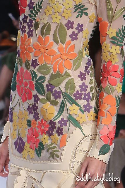 Boho Silhouette, Sahil Kochhar, Fabric Painting On Clothes, Designer Kurti Patterns, Simple Kurti Designs, Fancy Kurti, Iranian Women Fashion, Embroidery Suits Design, Designer Party Wear Dresses