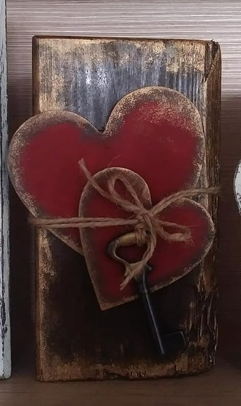 Scrap Pallet Wood Diy Projects, Valentine Diy Crafts Home Decor, Spring Primitive Crafts, Valentine Wood Crafts, Primitive Valentine, Rustic Valentine, Diy Valentine's Day Decorations, Valentine Craft, Valentines Day Crafts