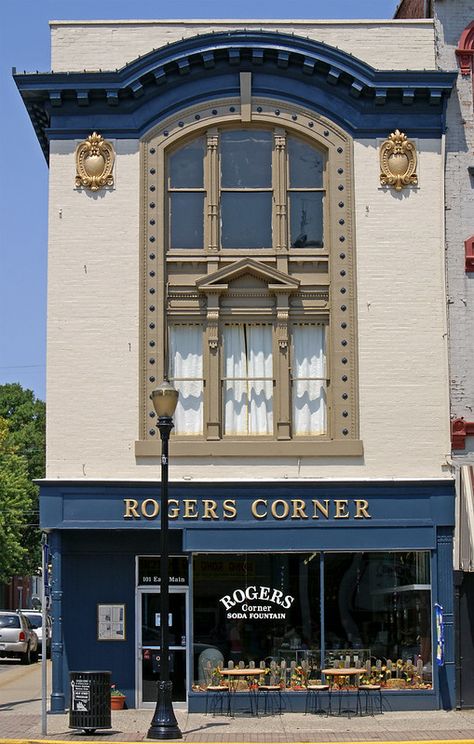 Store Front Ideas, Madison Indiana, Shop Facade, Retail Store Display, Storefront Design, Building Front, Fotografi Kota, Interior Vintage, Casa Vintage