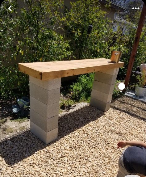 Diy Cinderblock Pergola, Cinder Block Work Bench, Cinder Block Bar, Mew House, Yard Seating, Cinder Blocks Diy, Block Furniture, Cinder Block Furniture, Cinder Block Garden