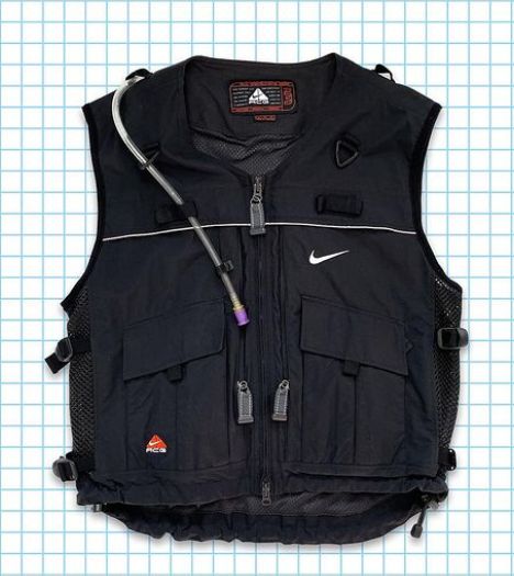 Utility Clothing, Vest Outfit, Running Vest, Nike Acg, Black Mamba, Vest Outfits, Lungs, Mens Jumpers, Mens Vest