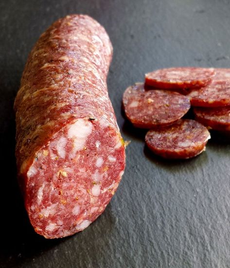 Boar Recipes, Preserve Meat, Salami Recipe, Pastrami Recipe, Cured Meat Recipes, Salami Recipes, Sausage Making Recipes, Home Made Sausage, Dried Meat