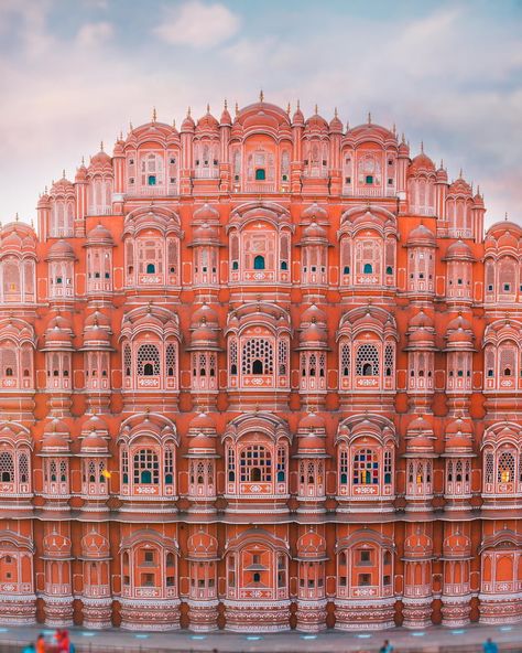 The Wind Palace (Hawa Mahal) in Jaipur, India with 953 windows. Hawa Mahal, India Travel Places, Indian Architecture, Hus Inspiration, Tourist Places, Historical Place, Beautiful Places In The World, Jaipur India, On The Top