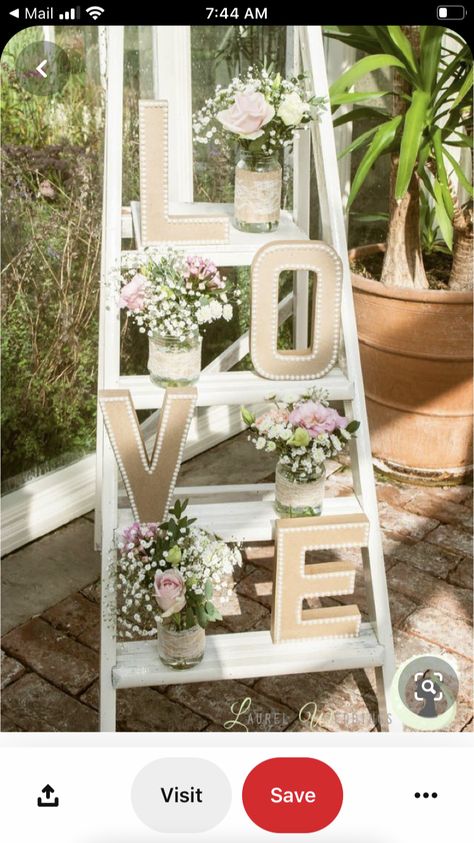 Ladder With Flowers, Ladder Wedding, Pastel Wedding Flowers, Shabby Chic Wall Decor, Vintage Ladder, בר מצווה, Shabby Chic Diy, A Ladder, Shabby Chic Wedding