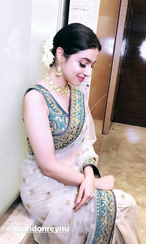 Divya Khosla Kumar Divya Khosla Kumar Saree, Divya Khosla Kumar, Divya Khosla, Sari India, Indian Sari Dress, Indian Fashion Saree, Saree Designs Party Wear, Saree Blouse Designs Latest, Indian Bridal Outfits