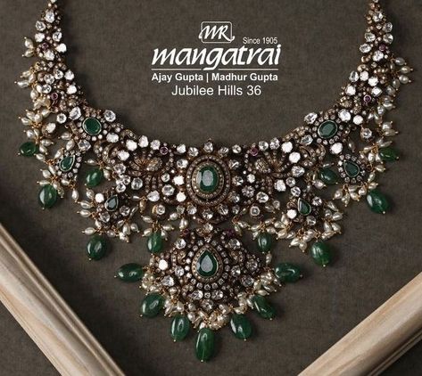 Victorian Jewelry Necklace, Bridal Jewelry Sets Brides, Indian Wedding Jewelry Sets, Kundan Jewellery Bridal, Bridal Necklace Designs, Antique Necklaces Design, Indian Bridal Jewelry Sets, Bridal Jewellery Design, Antique Jewellery Designs