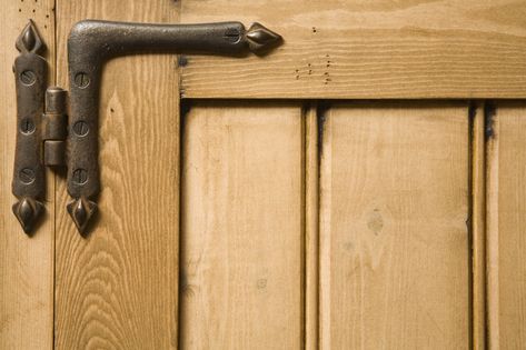 Applying a coat of spray paint is an easy way to dress up old hinges. Rustic Kitchen Cabinet Hardware, Types Of Hinges, Overlay Hinges, Kitchen Cabinets Hinges, Iron Straps, Rustic Kitchen Cabinets, Hidden Agenda, Small Hinges, Strap Hinges