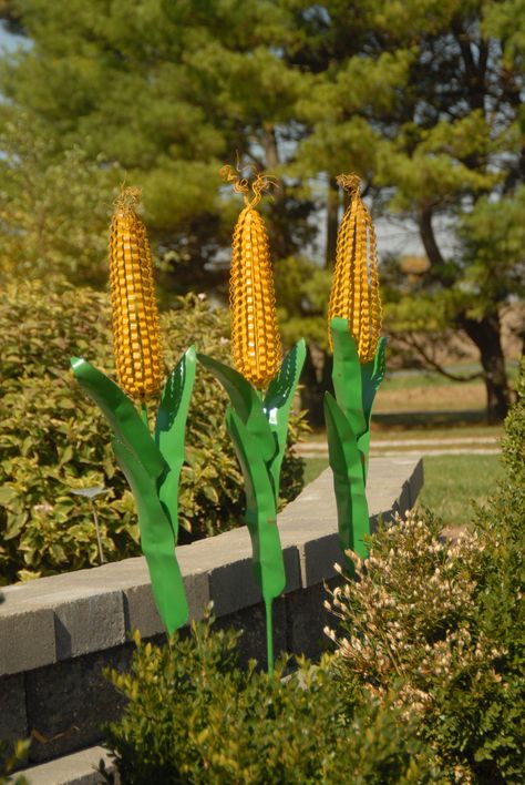 All metal corn yard art. Metal Scarecrows For Garden, Farm Machinery Yard Art, Metal Pumpkin Yard Stakes, Sunflower Metal Yard Art, Welded Sunflower Metal Flowers, Lawn Art, Metal Art Diy, Tree Artwork, Metal Art Welded