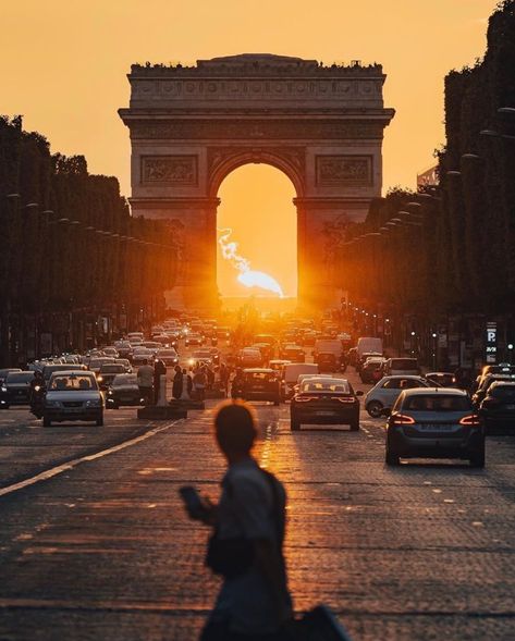 Paris Sunset, Champs Elysees Paris, Paris Tourist, Paris Love, Paris Photography, Champs Elysees, Paris Photos, Famous Places, France Travel