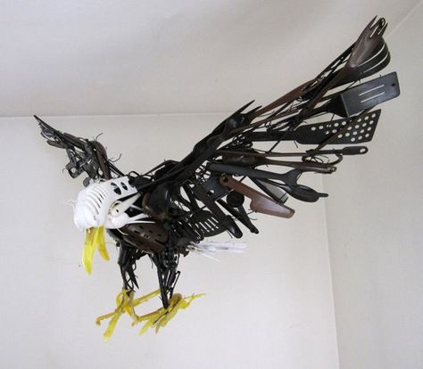 Kirsten Wechslberger Atelier Decor, Recycle Sculpture, Eagle Sculpture, Art Appliqué, Found Object Art, Plastic Art, Junk Art, Found Art, Bird Sculpture