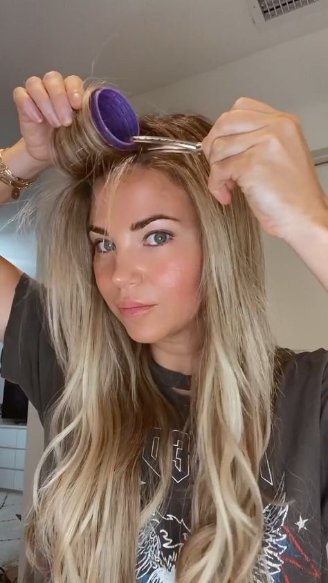 amberlancaster on Instagram: Im on a REEL roll you guys - here’s my Velcro Roller Trick for volume and that perfect bang swoop aka ‘curtain bangs’. I’ve been doing this… How To Use Hair Rollers For Curtain Bangs, How To Use Hair Rollers For Bangs, How To Roll Bangs With Rollers, Styling Curtain Bangs With Rollers, How To Style Curtain Bangs With Velcro Rollers, Velcro Rollers Bangs, Bangs Updo, Bangs Tutorial, Perfect Bangs