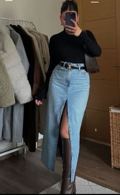 Black Turtle Neck Blue Jeans Outfit, Outfits For Mid Twenties, Plus Size All Black Outfit Summer, Flare Business Pants Outfit, Work Outfits Warm Weather, Classy Outfits Midsize, Winter In Mexico Outfits, Bottomless Brunch Outfit Autumn, Wi Ter Outfits Women