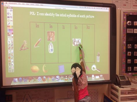 Sorting pictures by the initial syllable la, le, li, lo, lu   Lesson on promethean board created by Sandra I Ruiz La Le Li Lo Lu, Promethean Board, 21st Century Classroom, Interactive Lessons, Above And Beyond, Fun Learning, Small Groups, 21st Century, Kindergarten