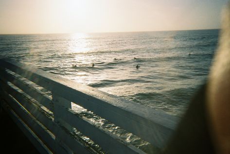 Ocean Film Aesthetic, Beach Camera Aesthetic, Sunset Film Aesthetic, Disposable Camera Beach Pictures, Beach Disposable Pictures, Digital Pictures Aesthetic, Analog Film Aesthetic, Disposable Camera Photography Beach, Film Camera Photography Aesthetic