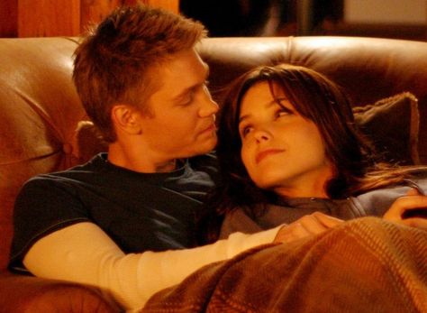 Lucas Scott and Brooke Davis One Tree Hill Brooke, Brooke And Lucas, Lucas And Peyton, One Tree Hill Cast, Best Tv Couples, Peyton Sawyer, Lucas Scott, Grey Anatomy Quotes, Brooke Davis