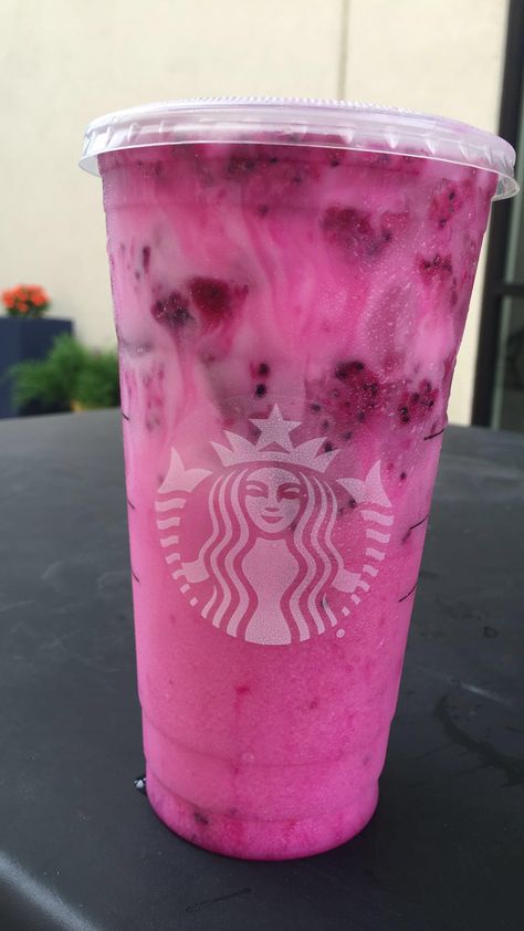 Dragon Drink Starbucks, Starbucks Dragon Drink Recipe, Dragon Drink, Starbucks Pink Drink Recipe, Pink Drink Recipes, Café Starbucks, Cold Starbucks Drinks, Secret Menu Items, Iced Starbucks Drinks